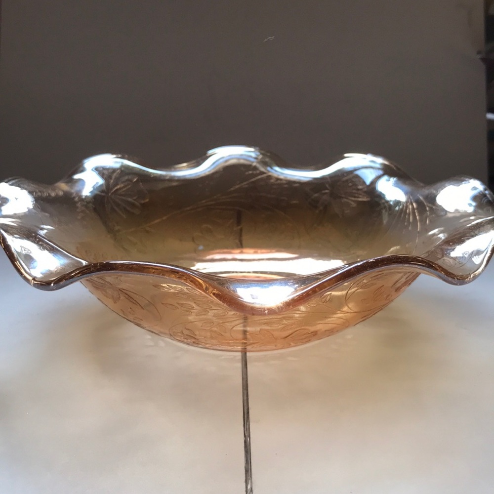 Floragold Louisa Iridescent ruffled fruit bowl